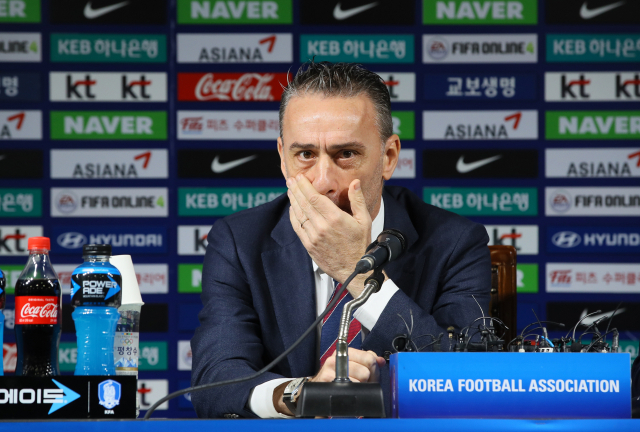 파울루 벤투 축구대표팀 감독이 5일 서울 종로구 축구회관에서 호주 원정으로 진행되는 호주, 우즈베키스탄과 평가전에 나설 대표팀 명단을 발표하기 위해 참석해 있다. 연합뉴스