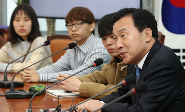 바른미래당 손학규 대표가 2일 오전 국회에서 열린 전남대 정치외교학과 학생들과의 간담회 
