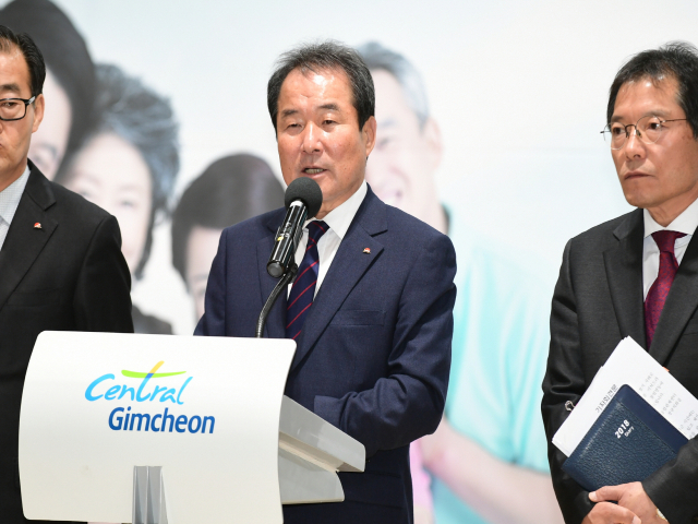 김충섭 김천시장이 6일 민주노총 조합원들의 시청 기습 불법점거에 대해 