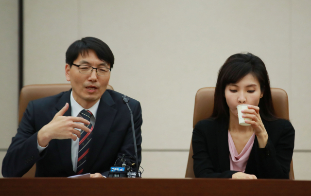 상관의 성추행 피해 사실을 폭로해 사회 각계의