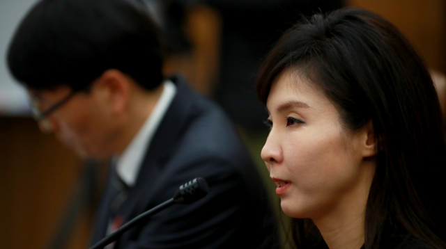 상관의 성추행 피해 사실을 폭로해 사회 각계의