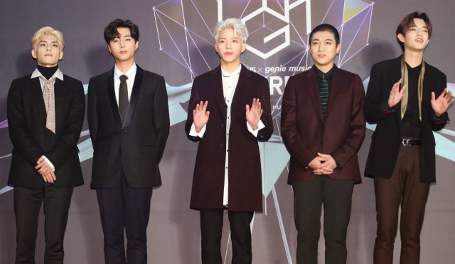 그룹 데이식스가 6일 오후 인천 남동구 수산동 인천남동체육관에서 열린 2018 MBC플러스 x 지니 뮤직 어워드(2018 MGA) 레드카펫 행사에서 포즈를 취하고 있다. 연합뉴스