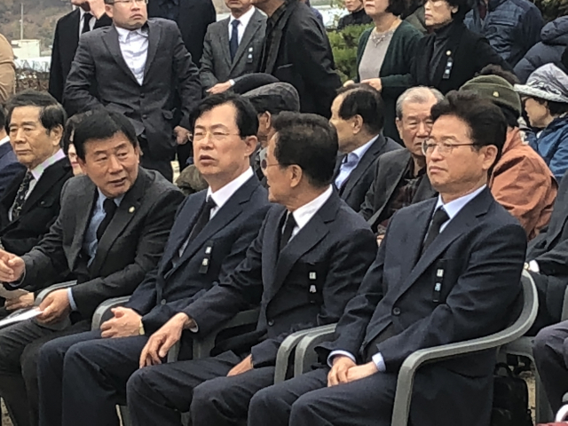 이철우 도지사 등 내빈이 7일 영천 괴연동에서 열린 고 신성일의 추도식에 참석했다. 안성완 인턴기자
