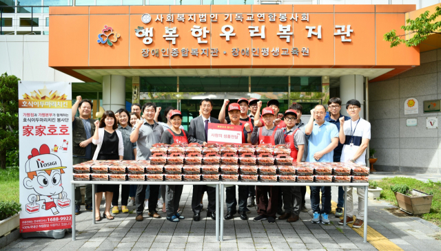 대구의 토종 브랜드 호식이두마리치킨이 한 마리 가격에 두 마리 치킨을 제공하는 창조적 가격 파괴 마케팅으로 창업 17년 만에 1,000호점을 개설하는 등 전국구 브랜드로 성장했다. 호식이두마리치킨 제공
