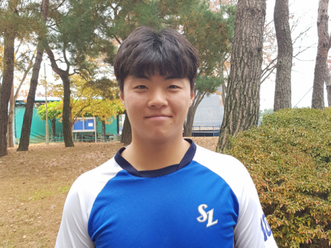 삼성 라이온즈의 유망주 투수 가운데 강속구 투수로 관심을 모으는 김윤수. 그는 한화 이글스 좌완 김범수의 친동생이기도 하다. 김병훈 기자