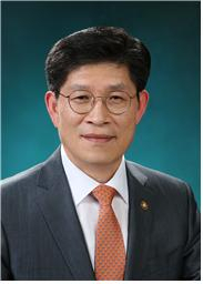 문재인 대통령이 9일 국무조정실장에 노형욱 국무조정실 2차장을 임명했다. 연합뉴스
