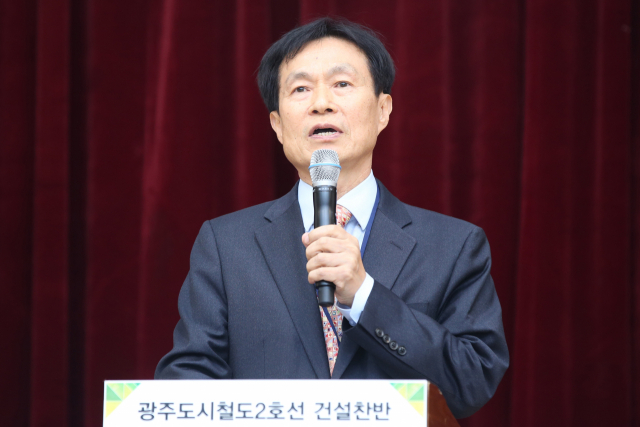 9일 오전 전남 화순군 북면 금호화순리조트에서 열린 광주 도시철도 2호선 시민참여단 종합토론회에서 최영태 공론화위원장이 환영사를 하고 있다. 연합뉴스