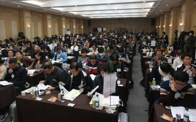 9일 오전 전남 화순군 북면 금호화순리조트에서 열린 광주 도시철도 2호선 시민참여단 종합토론회에 시민 참여단이 좌석을 가득 채우고 있다. 연합뉴스