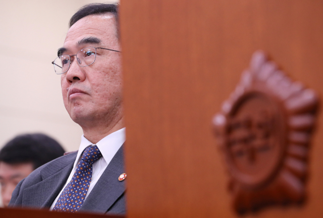 조명균 통일부 장관이 12일 오후 국회에서 열린 외교통일위원회의 외교부, 통일부 소관 내년도 예산안을 논의하는 전체회의에서 의원들의 질의를 경청하고 있다. 연합뉴스
