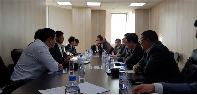 대구TP 관계자들과 카자흐스탄 알마티특별시청 관계자들이 양 도시간 교류 협력 방안에 대해 심도 깊은 논의를 하고 있다. 대구TP 제공
