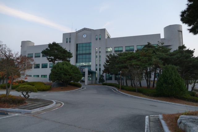 대구지검 안동지청은 봉화 총기 사건 피해자에 대한 지원과 함께 유사 총기 사건 예방을 위한 대책 마련에 힘쓰고 있다. 김영진 기자