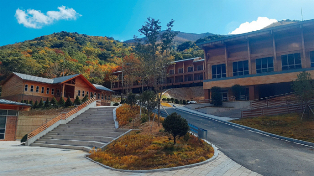 13일 경북 청도군 운문산 자락에 문을 연 