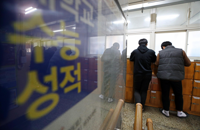 11월 14일이 다이어리데이, 무비데이, 밸런타인데이, 허그데이 등 5가지 기념일과 이니스프리 할인행사로 주목받고 있는 가운데, 수능 예비소집일까지 겹쳐 관심을 끌고 있다. 연합뉴스