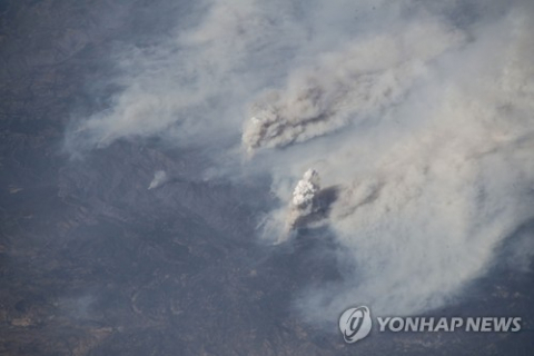 동쪽에서 로키산맥을 넘어 미서부 지역에 영향을 주는 산타아나 바람.