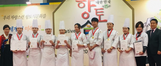 경북전문대 호텔조리학과 창업동아리 학생들이 중소기업벤처부장관상과 전시 단체부분 대상을 수상했다.경북전문대 제공