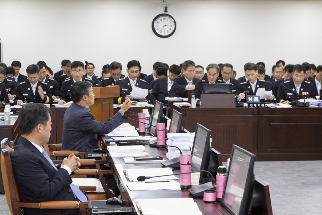 경북도의회 건설소방위원회가 14일 오후 2시부터 경북소방본부에 대한 행정감사를 속개했다. 경북도의회 제공