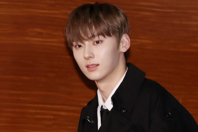 그룹 워너원 황민현이 19일 오후 서울 영등포구 콘래드 호텔에서 열린 첫 번째 정규앨범 