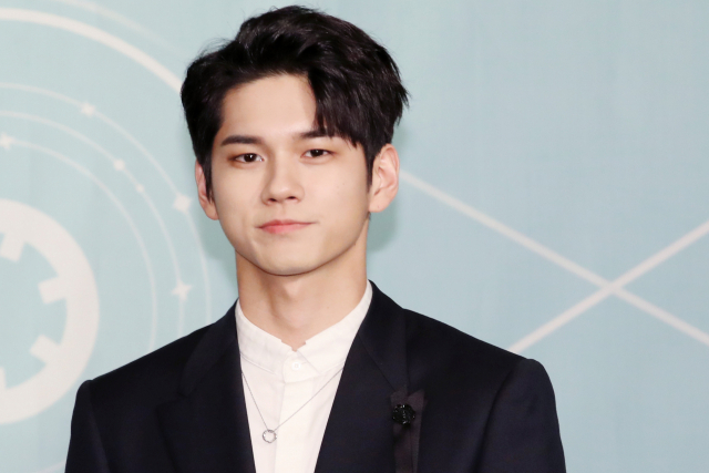 그룹 워너원 옹성우가 19일 오후 서울 영등포구 콘래드 호텔에서 열린 첫 번째 정규앨범 