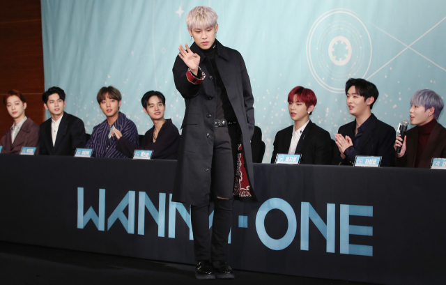 그룹 워너원 박우진이 19일 오후 서울 영등포구 콘래드 호텔에서 열린 첫 번째 정규앨범 