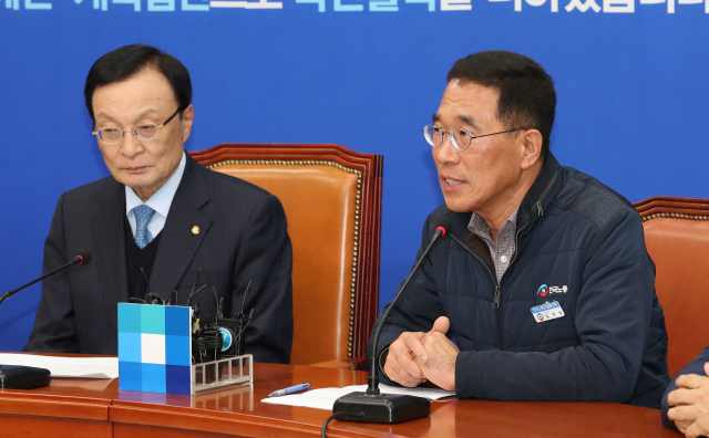 김주영 한국노총 위원장이 19일 오후 국회에서 열린 더불어민주당-한국노총 고위급 정책협의회에서 인사말을 하고 있다. 연합뉴스