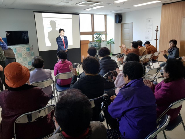 대구 중구선거관리위원회는 20일 대한노인회 중구지회 노인대학 회원을 대상으로 공명선거 기반 조성 및 기부행위 상시제한 안내 등을 위한 강의를 실시했다. 선관위 제공