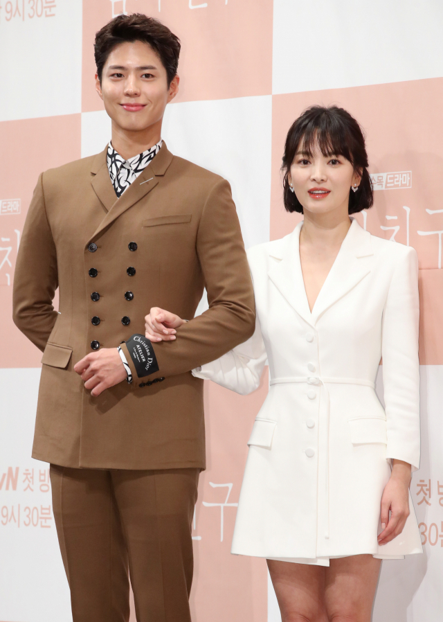 배우 송혜교(오른쪽)와 박보검이 21일 오후 서울 강남구 임피리얼 팰리스 호텔에서 열린 tvN 새 수목드라마