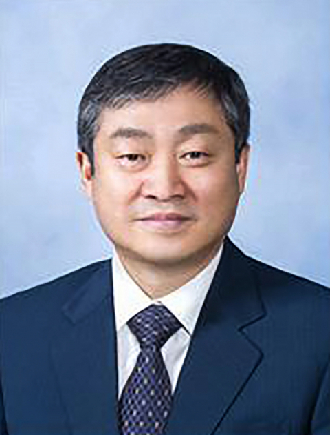문재인 대통령은 23일 오전 신임 교육부 차관에 박백범 세종특별자치시 성남고등학교 전 교장을 임명했다. 박 차관은 서울시 부교육감과 교육부 기조실장을 역임했다. 연합뉴스