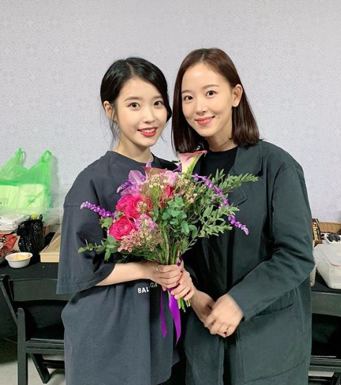 아이유, 이준기, 이준호, 원진아, 이기우, 홍종현, 설현, 강하늘, 김종국, 송지효, 하하, 홍진영, 양세찬 등 강한나의 인맥은 배우와 가수를 가리지 않는다. 강한나 인스타그램 캡처
