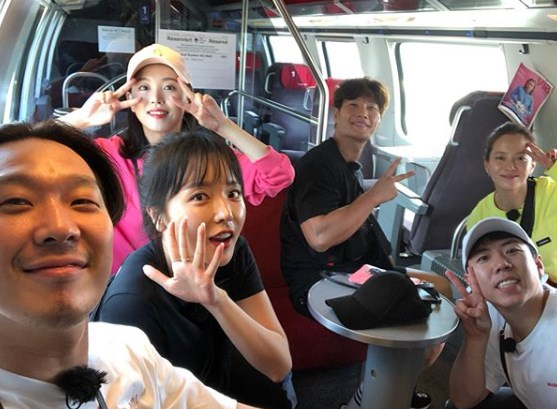 아이유, 이준기, 이준호, 원진아, 이기우, 홍종현, 설현, 강하늘, 김종국, 송지효, 하하, 홍진영, 양세찬 등 강한나의 인맥은 배우와 가수를 가리지 않는다. 강한나 인스타그램 캡처