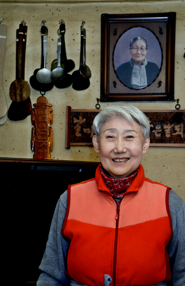 상주식당 벽면 한켠에는 차상남사장의 모친인 천대겸여사가 사용한 주걱과 국자들이 내걸려 있다.이채근 기자 mincho@msnet.co.kr