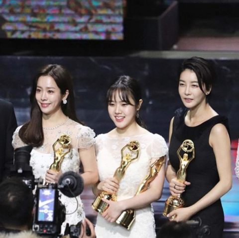 한지민, 김향기, 진서연. 진서연 SNS 캡처