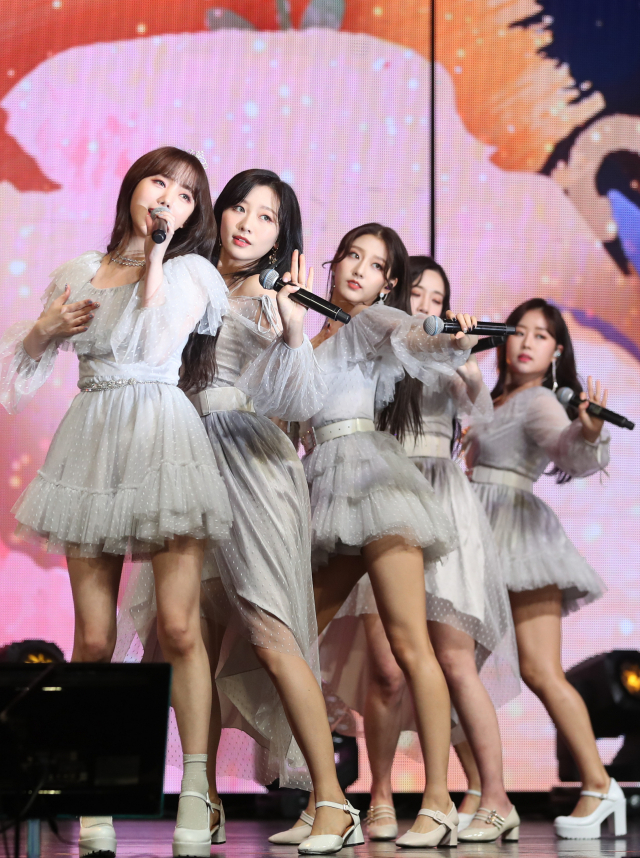 그룹 러블리즈가 26일 오후 서울 광진구 광장동 예스24라이브홀에서 열린 5집 앨범 