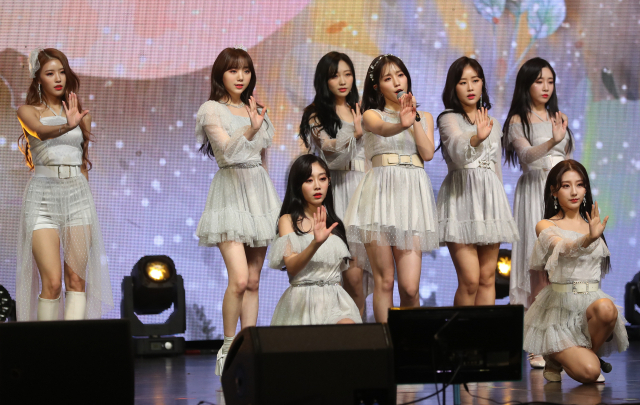 그룹 러블리즈가 26일 오후 서울 광진구 광장동 예스24라이브홀에서 열린 5집 앨범 