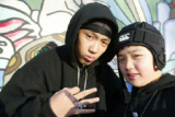 2006년 올블랙 활동 당시 도끼(왼쪽)와 마이크로닷. 매일신문DB