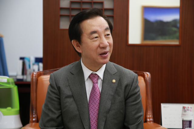 26일 김성태 자유한국당 원내대표는 매일신문과 국회 자유한국당 원내대표실에서 가진 인터뷰에서 
