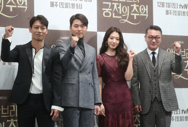 배우 박훈(왼쪽부터), 현빈, 박신혜, 김의성이 28일 서울 강남구 논현동 임피리얼팰리스서울호텔에서 열린 tvN 드라마