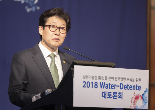 조명래 환경부 장관이 26일 오후 서울 여의도 콘래드호텔에서 열린 