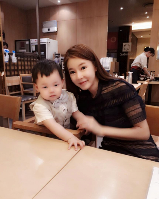일라이 아내 지연수와 아들 민수. 지연수 SNS 캡처