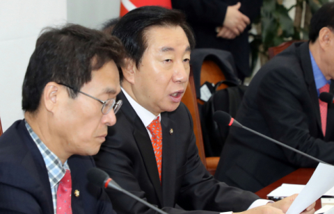 자유한국당 김성태 원내대표가 30일 국회에서 열린 원내대책회의에서 발언하고 있다. 연합뉴스