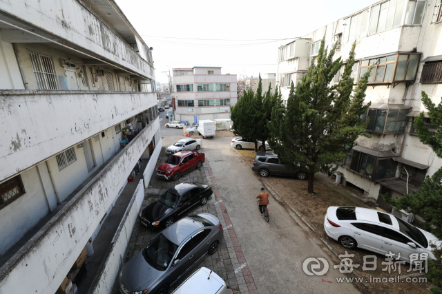 대구시내 가로주택정비사업 가운데 유일하게 대구 건설사가 시공사로 선정된 대구 중구 동인시영아파트. 매일신문 DB.