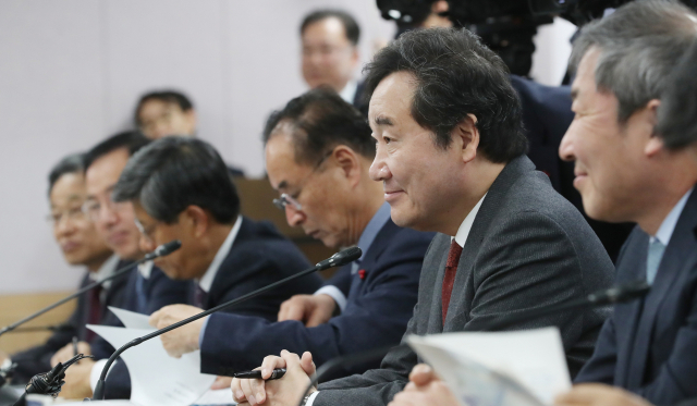 5일 오전 이낙연 총리가 경북 구미시 금오테크노밸리를 방문, 지역 경제인들과 간담회를 하고 있다. 연합뉴스