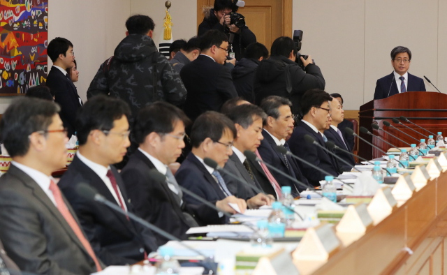 김명수 대법원장이 7일 오전 서울 서초구 대법원에서 열린 전국법원장회의에서 인사말을 하고 있다. 연합뉴스