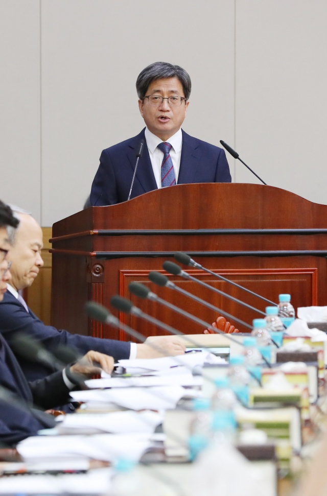 김명수 대법원장이 7일 오전 서울 서초구 대법원에서 열린 전국법원장회의에서 인사말을 하고 있다. 연합뉴스