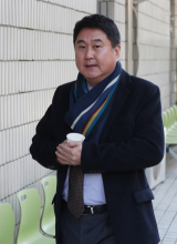 온라인서비스 대표로서 자사 서비스에서 아동·청소년 음란물을 적절히 차단하지 않은 혐의로 불구속기소 된 이석우 전 카카오 대표가 7일 오전 경기도 성남시 수원지방법원 성남지원에서 열린 결심공판에 출석하고 있다. 연합뉴스