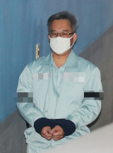 7일 오후 서울 서초동 중앙지법에서 열린 드루킹 댓글조작 관여 혐의 김경수 경남지사 속행공판에 드루킹 김동원씨가 증인신문을 위해 법정으로 향하고 있다. 연합뉴스