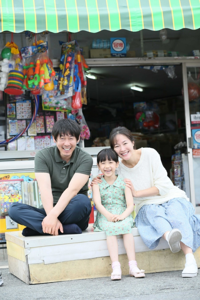 영화 소원에 출연한 이레(가운데). 배급사 제공