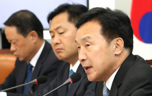 바른미래당 손학규 대표가 27일 오후 국회에서 열린 최저임금법 시행령 관련 경제단체 간담회에서 발언하고 있다. 연합뉴스