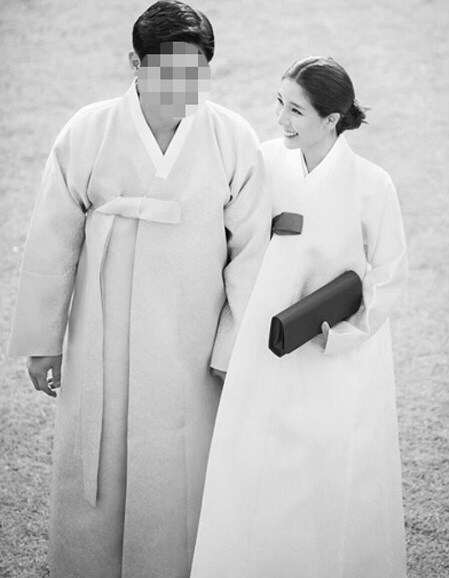 오뚜기 회장의 딸이자 뮤지컬 배우인 함연지 씨와 그의 남편. 온라인 커뮤니티 캡처