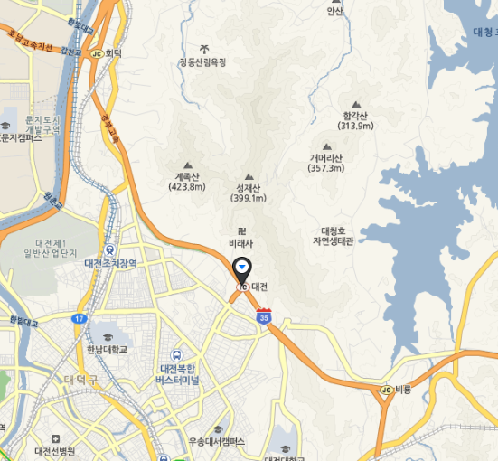 경부고속도로 대전IC. 북쪽에는 회덕JC, 남쪽에는 비룡JC가 있다. 네이버 지도