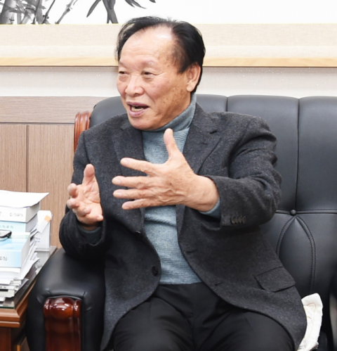 심칠 군위군의회 의장